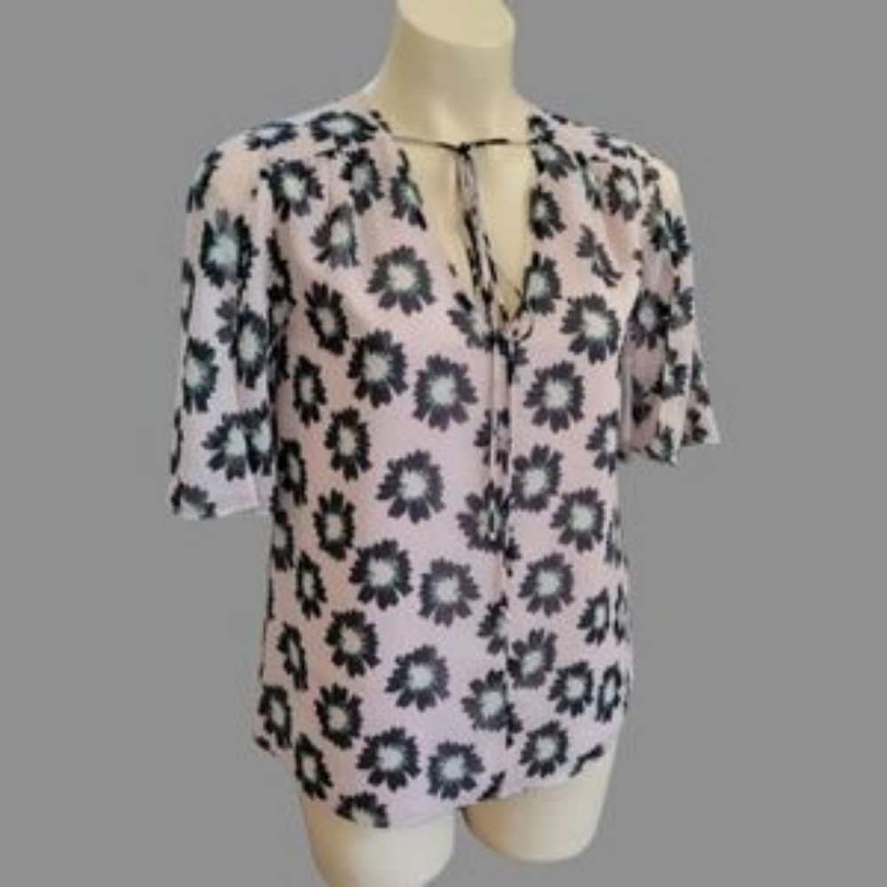 ❤️B2G1 NWOT  Ted Baker London Harlynn Tie Neck Floral Split Sleeve❤️